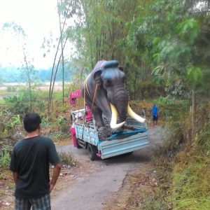 kelik-studio-semar-mesem-patung-gajah-mamuth-gambar-yang-membawa-hoki