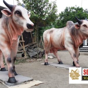 Kelik Studio Semar Mesem Patung Sapi Karapan Contoh Kerajinan Modern