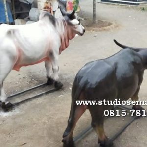 Patung Anak Sapi Emas Patung Karapan Sapi Surabaya