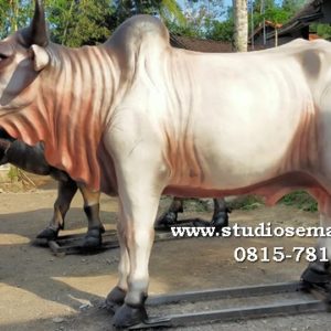 Patung Sapi Banjarnegara Patung Sapi Buat Karnaval Patung Sapi Duduk