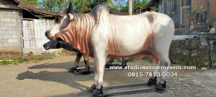 Patung Sapi Banjarnegara Patung Sapi Buat Karnaval Patung Sapi Duduk