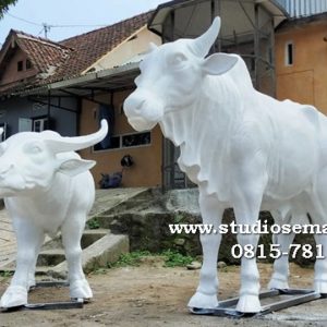 Patung Sapi Di Fakultas Patung Sapi Tanah Liat Patung Sapi Tawangrejo