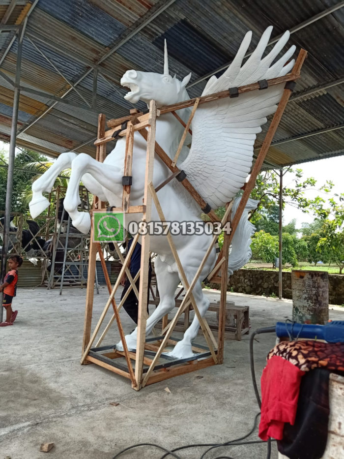 Patung Kuda Sayap Hargapatungfiberglass Hargapatungfiberglass