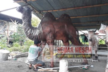 Buat Patung Unta Dari Kertas Studiopatung Patung Wisuda Untar